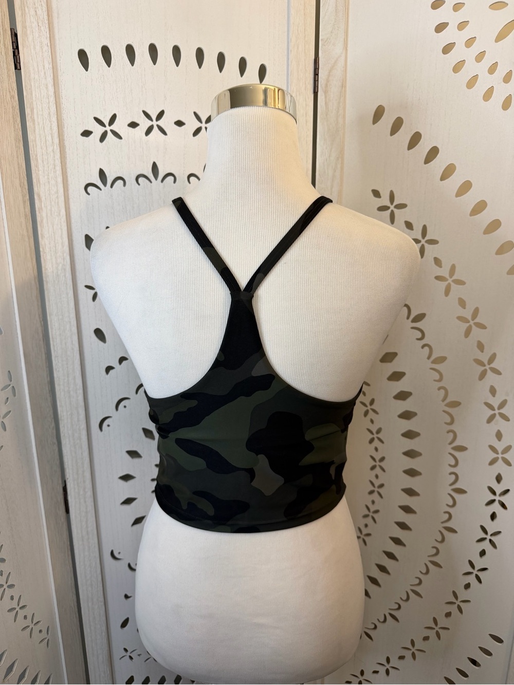 Old Navy Active Camo Print Sports Top with Built in Bra - Olive & Black - Picture 5 of 9